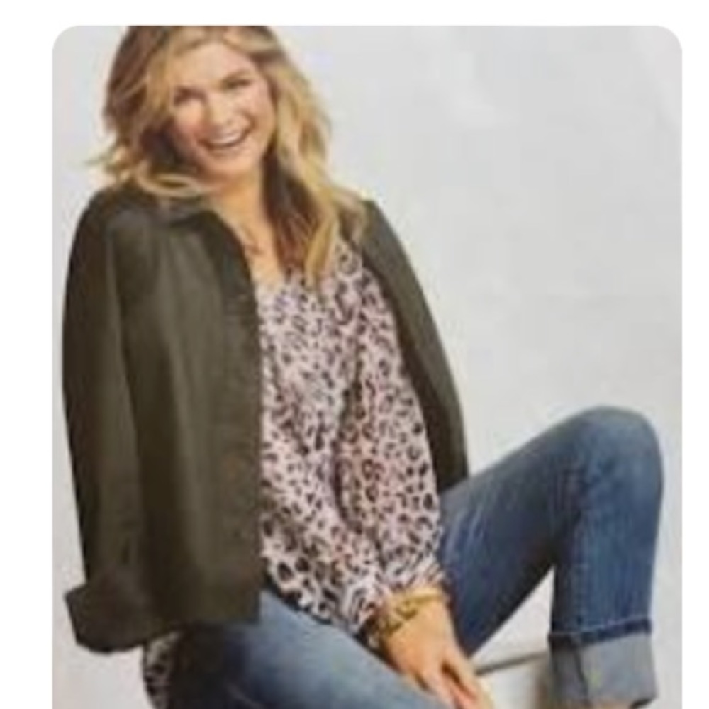 CAbi Glamour Blouse #5337. Size XL